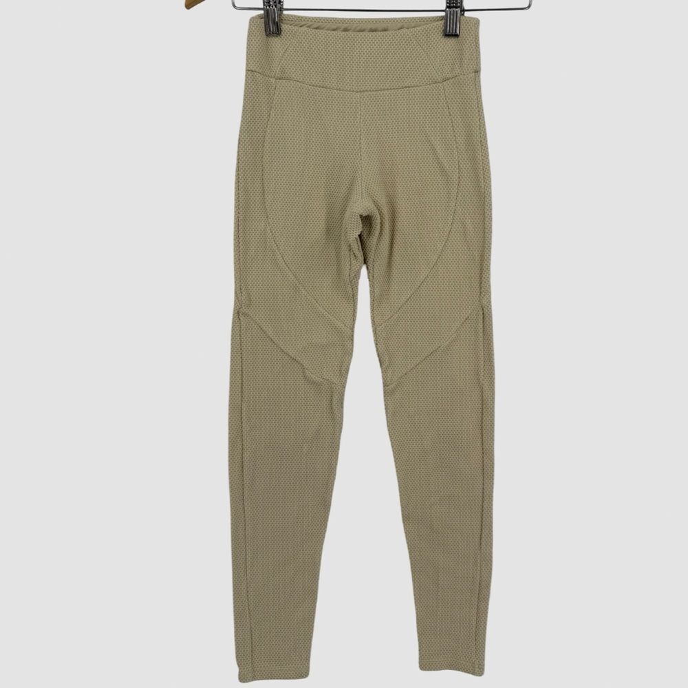 Devon Windsor Textured Athletic Leggings in Canvas | Size XS - Picture 3 of 9